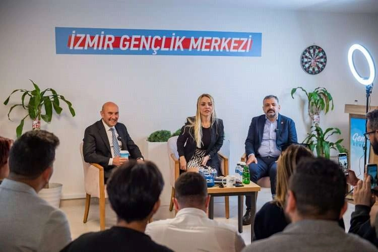 Soyer: Siyaseti sevin, uzak durmayın haberinin görseli