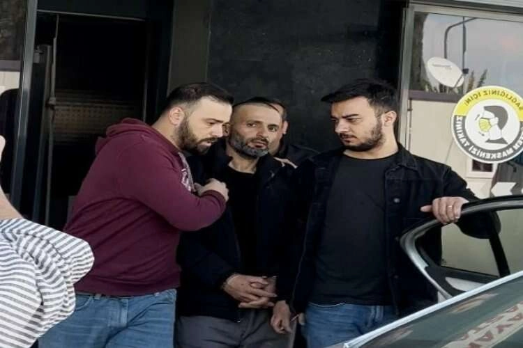 Çocuğunun yanında babasını öldürdü haberinin görseli