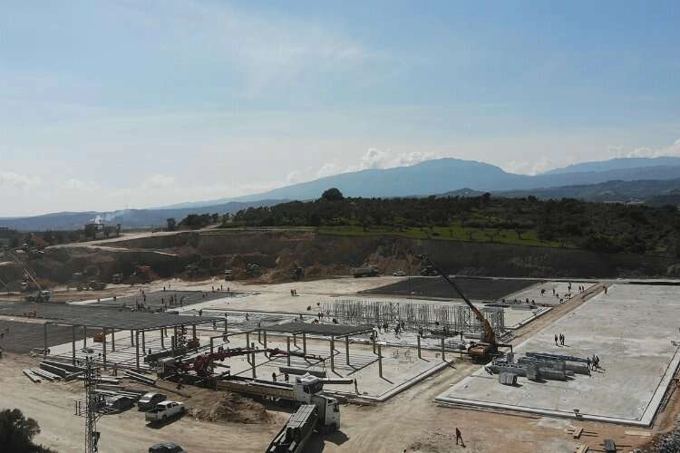 Hatay'da yaralar sarılıyor: Defne Devlet Hastanesi yükselmeye başladı haberinin görseli