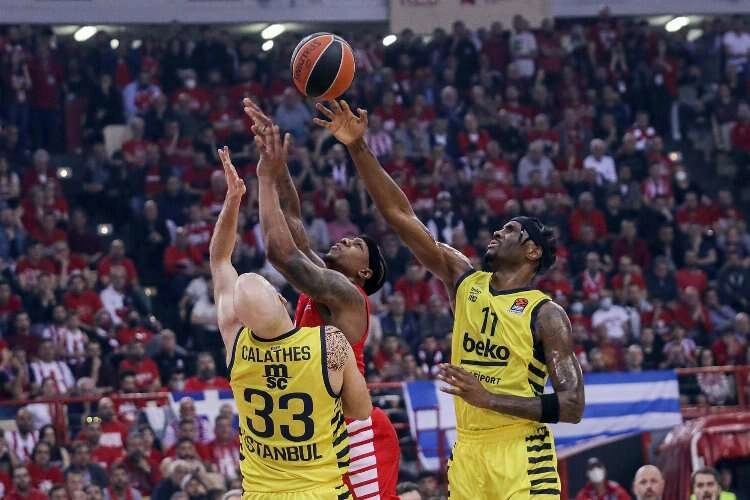 Fenerbahçe Beko, Atina'da mağlup haberinin görseli