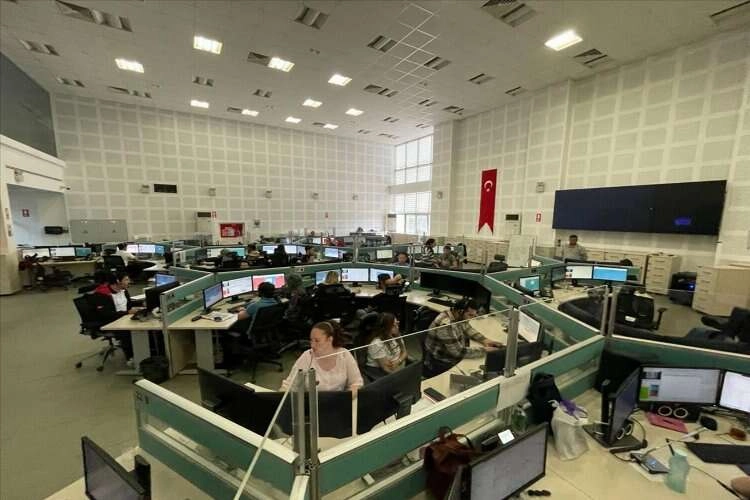 İzmir'de 112'yi meşgul eden kişilere yaptırım haberinin görseli