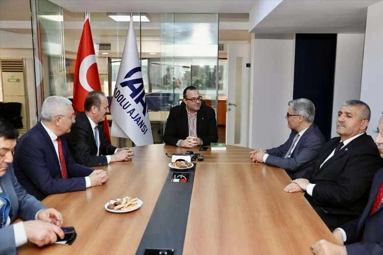 MHP Genel Sekreter yardımcılarından AA İzmir Bölge Müdürlüğüne ziyaret haberinin görseli