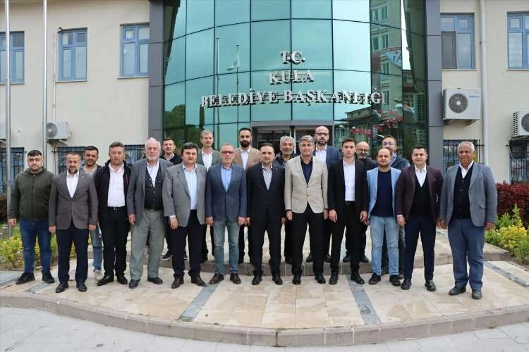 AK Partili Baybatur, Kula'da bir dizi ziyarette bulundu haberinin görseli