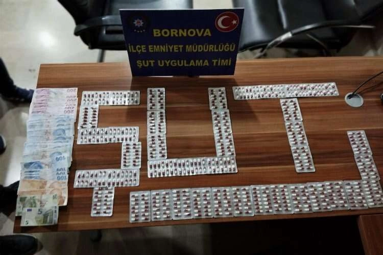 İzmir'de yüklü miktarda uyuşturucu madde ele geçirildi haberinin görseli