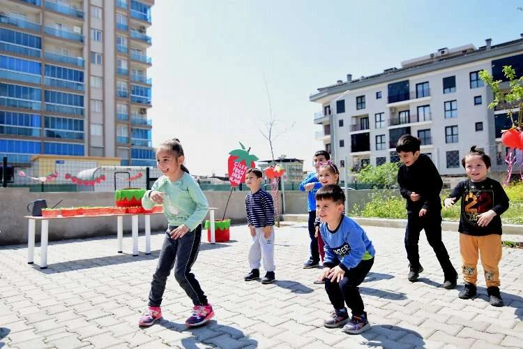 Bornovalı çocukların güvenli yuvası: Çocuk Oyun ve Aktivite Merkezleri haberinin görseli