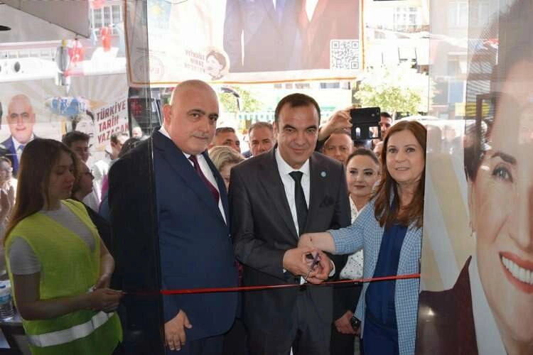 Öztürk Keskin seçim ofisi halaylarla açıldı haberinin görseli