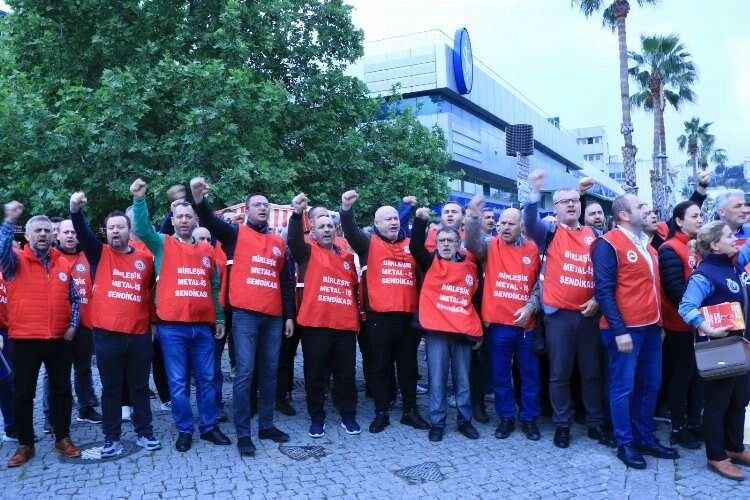 İzmir’de 1 Mayıs çağrısı: Birleşe birleşe kazanacağız haberinin görseli