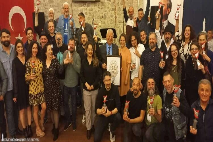 Dünyaca ünlü karikatüristler İzmir için çizdi haberinin görseli