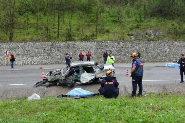 Feci kaza: Tofaş hurdaya döndü haberinin görseli