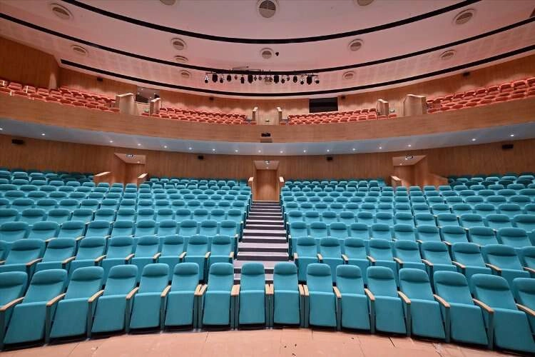 İzmir İktisat Kongresi Binası açılış için gün sayıyor haberinin görseli