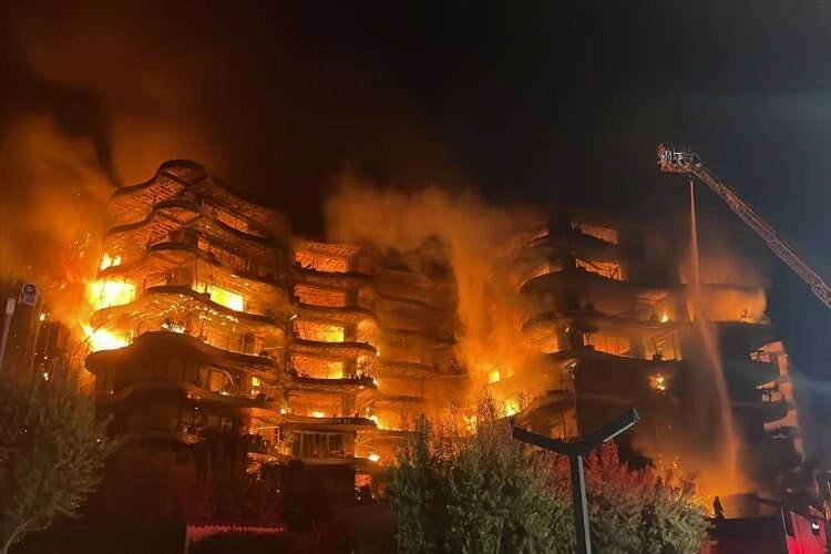 İzmir'deki yangın ile ilgili açıklama: Can kaybı yok haberinin görseli