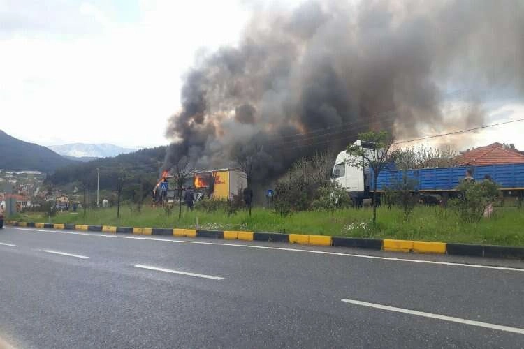Muğla'da bir tır alevlere teslim oldu haberinin görseli