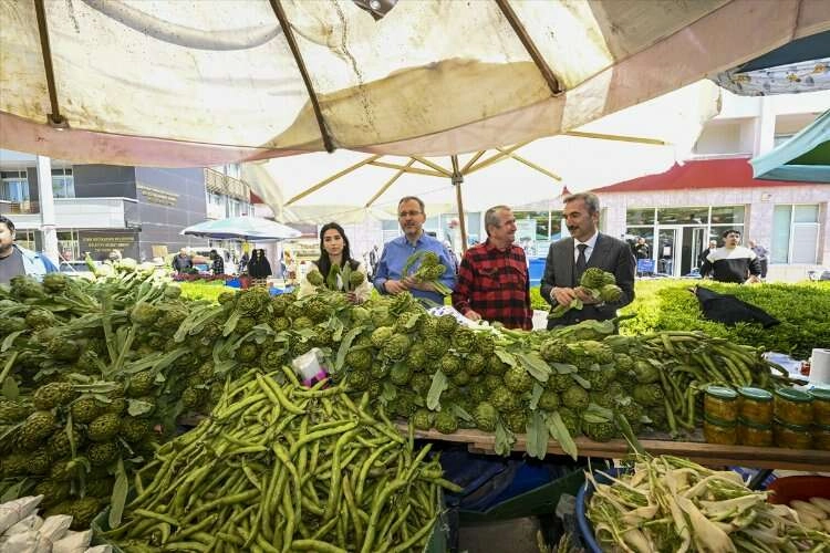 Bakan Kasapoğlu'dan Urla Enginar Festivali ziyareti