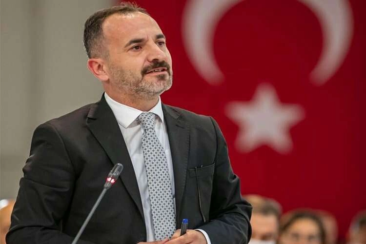 AK Partili Hızal’dan Büyükşehir otoparkına asılan Kılıçdaroğlu posterine tepki haberinin görseli