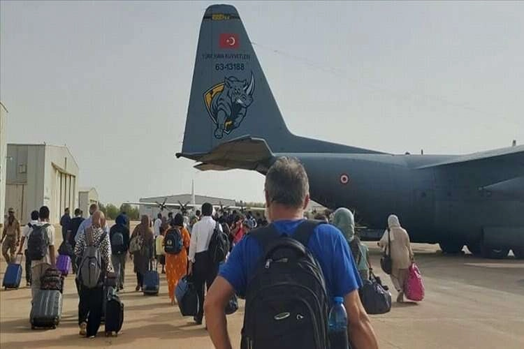 Sudan'da Türk tahliye uçağına silahlı saldırı haberinin görseli