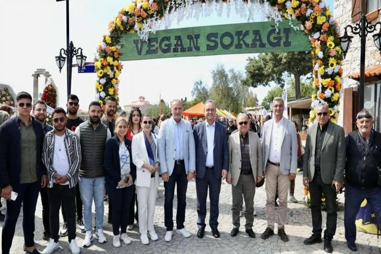 CHP'li Tezcan, Didim Vegfest'te haberinin görseli