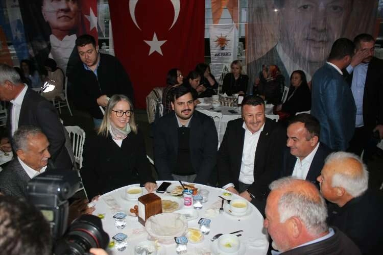 AK Parti milletvekili adayları Ödemiş'te muhtarlarla bir araya geldi