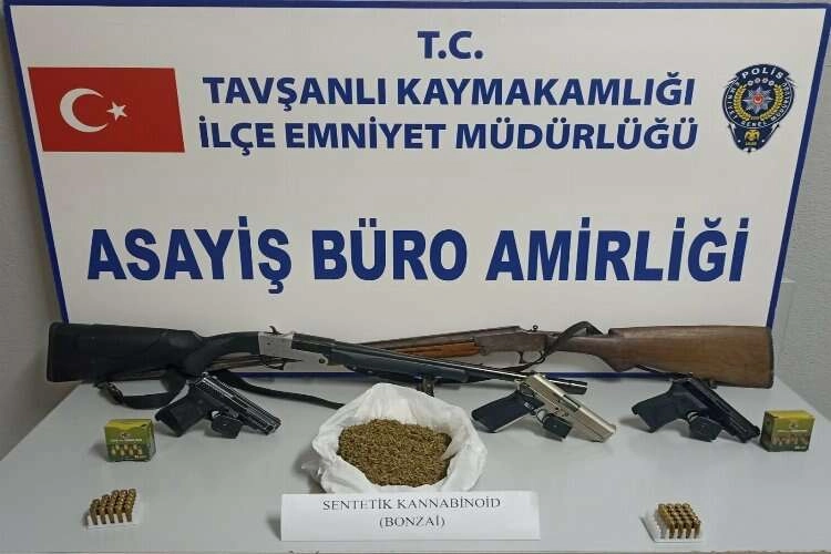 Kütahya'da uyuşturucu tacirleri tutuklandı haberinin görseli