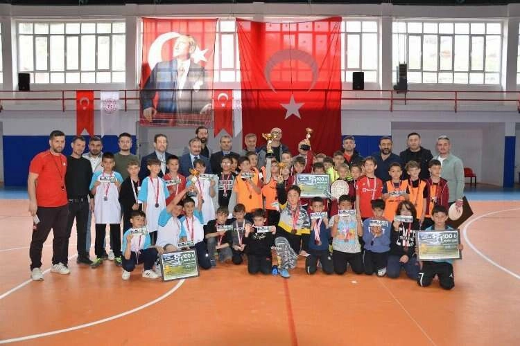 Kütahya'da futsal turnuvası düzenlendi haberinin görseli