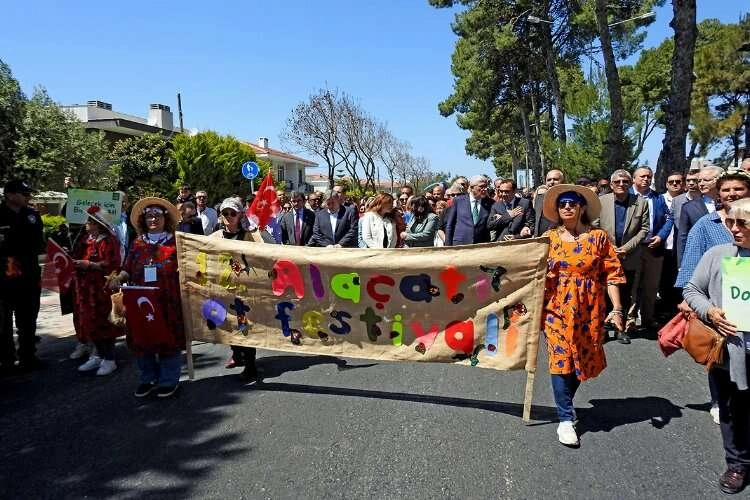 Alaçatı Ot Festivali milyonları ağırladı haberinin görseli