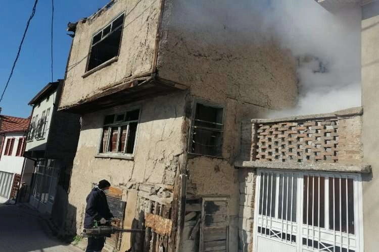 Tarihi binada yükselen dumanlar panik yarattı haberinin görseli