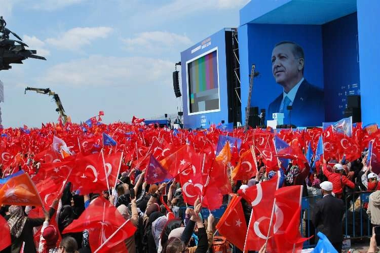 İzmirliler Erdoğan'ı bekliyor haberinin görseli
