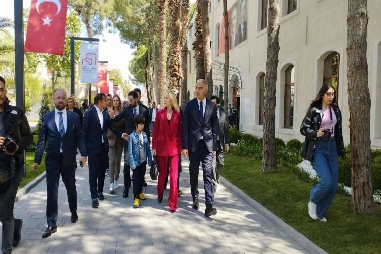 İzmir’in ‘kültür fabrikası’ start verdi: Bakan Ersoy’dan ‘cazibe’ mesajı haberinin görseli