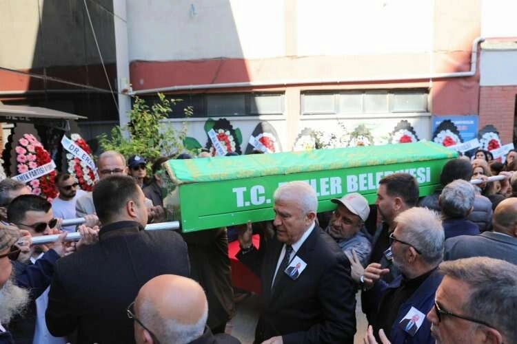 Münür Alikoç son yolculuğuna uğurlandı haberinin görseli