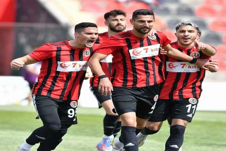 Turgutluspor galibiyetin keyfini sürüyor