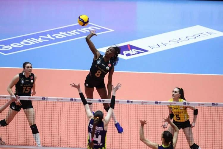 Vakıfbank, Fenerbahçe Opet'i 3-0 mağlup etti haberinin görseli