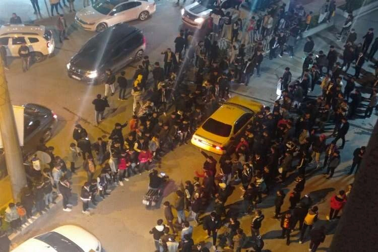 Hakkari'de derbi coşkusu taraftarı sokağa döktü haberinin görseli