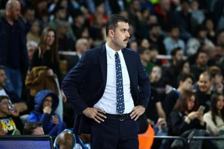 Erdem Can EuroCup’ta en iyi antrenör seçildi haberinin görseli