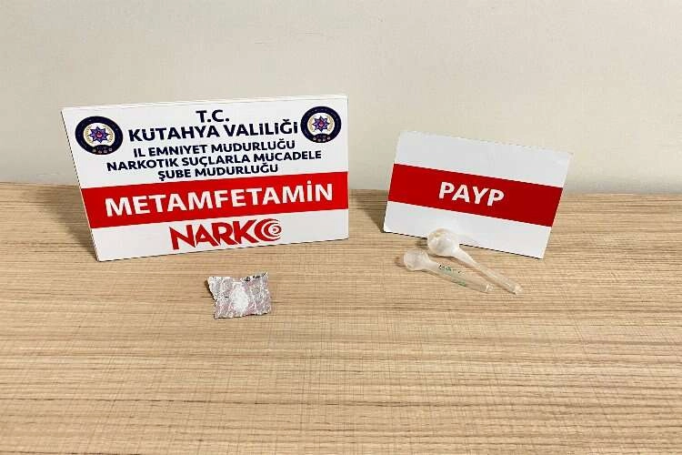 Kütahya’da uyuşturucu tacirleri gözaltına alındı haberinin görseli