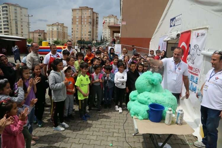 Depremzede çocuklara “El Ele Bilim Projesi” ile moral buldu