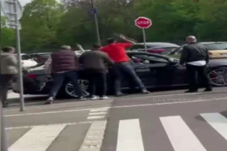 Fransa'da Türk seçmenlere çekiçle saldırı haberinin görseli