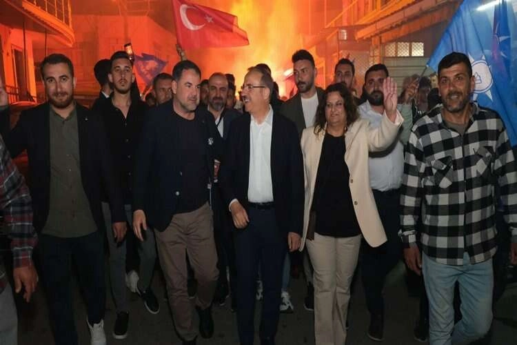 AK Parti'li Sürekli, Menemen'de ziyaretlerde bulundu haberinin görseli