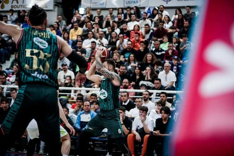 Pınar Karşıyaka, deplasmanda zorlanıyor haberinin görseli