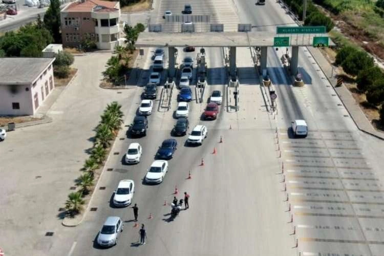 Alaçatı Ot Festivali'nde Çeşme'ye binlerce araç giriş yaptı haberinin görseli