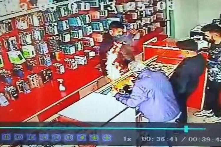 Telefon bataryasının patlama anı kamerada! haberinin görseli