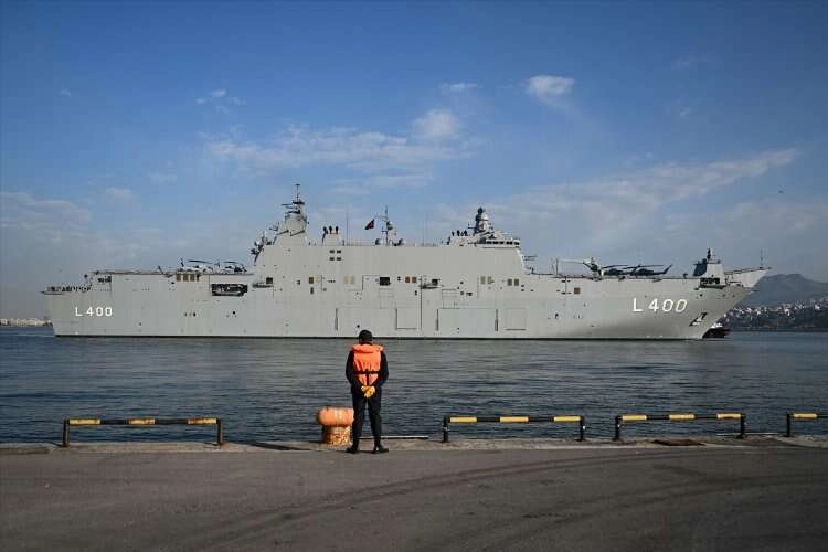 TCG Anadolu, İzmir Alsancak Limanı'nda! haberinin görseli