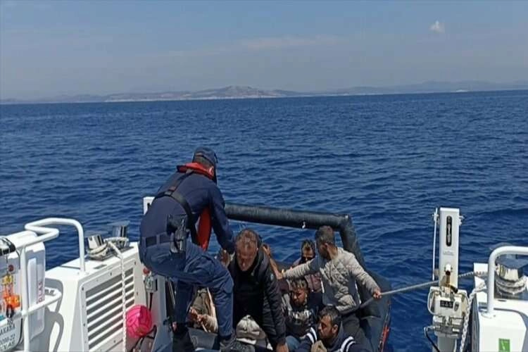 İzmir açıklarında çok sayıda göçmen kurtarıldı haberinin görseli