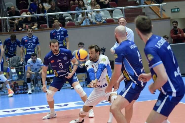 Arkas Spor, voleybolda Fenerbahçe’ye konuk olacak haberinin görseli