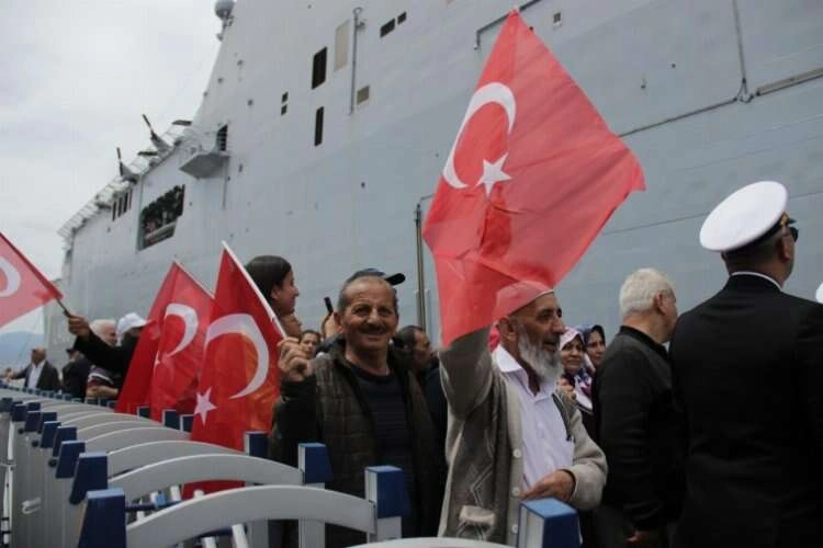 TCG Anadolu gururu İzmir'i sardı haberinin görseli