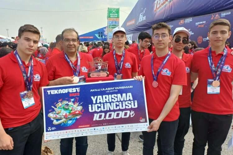 HAVAJET TEKNOFEST’ teki başarı gururunu yaşıyor haberinin görseli