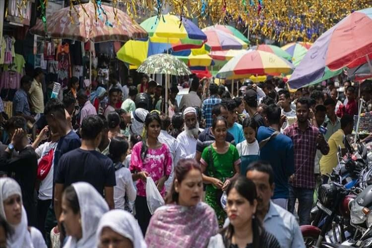 Hindistan'da nüfus artışı 2064'e kadar sürecek haberinin görseli