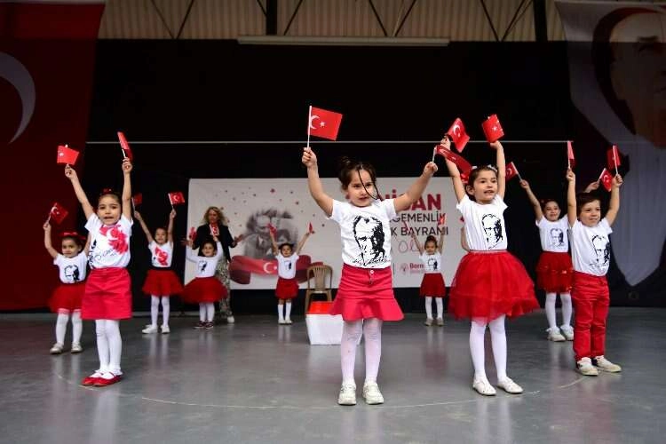 Bornova Belediyesinde sahne çocukların haberinin görseli