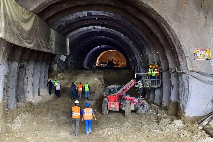 Buca Onat Tüneli’nin viyadük yolu açılıyor haberinin görseli