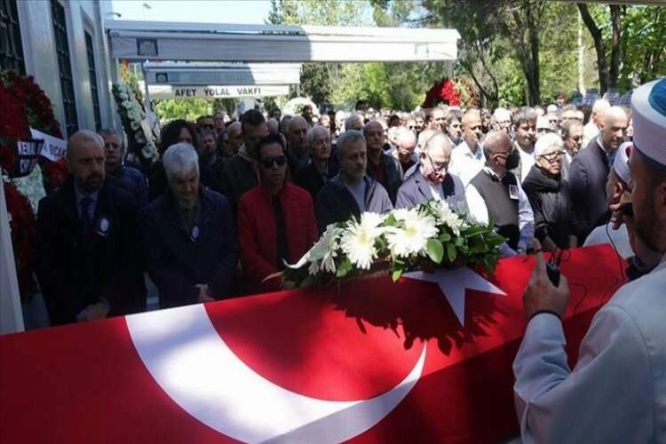 Yönetmen Duygu Sağıroğlu toprağa verildi