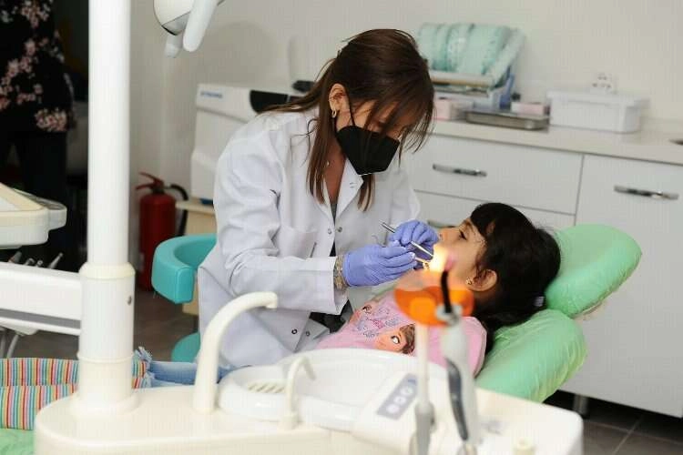 Karşıyakalı çocuklara ağız ve diş sağlığı hizmeti haberinin görseli