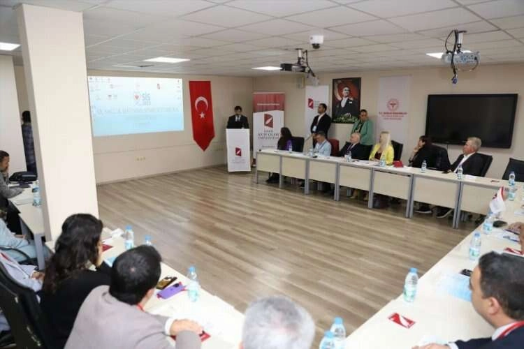 9. Sağlık İletişimi Sempozyumu İzmir'de başladı haberinin görseli